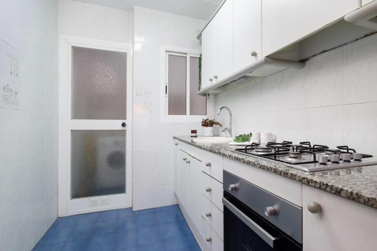 Sagrada Familia Cozy 3 Bedroom With Balcony * Barcelona