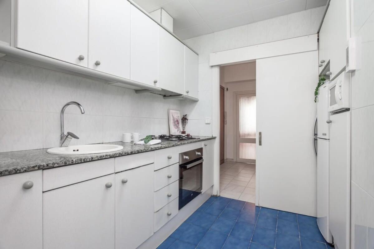Sagrada Familia Cozy 3 Bedroom With Balcony Appartement Barcelona