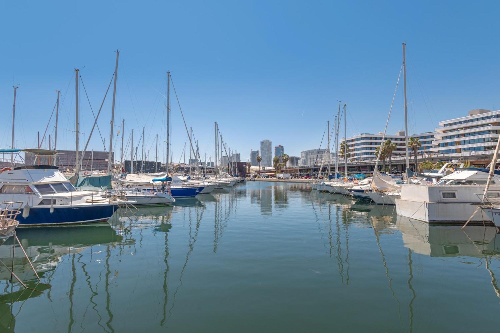 Barco Muy Romantico Con Parking * Barcelona