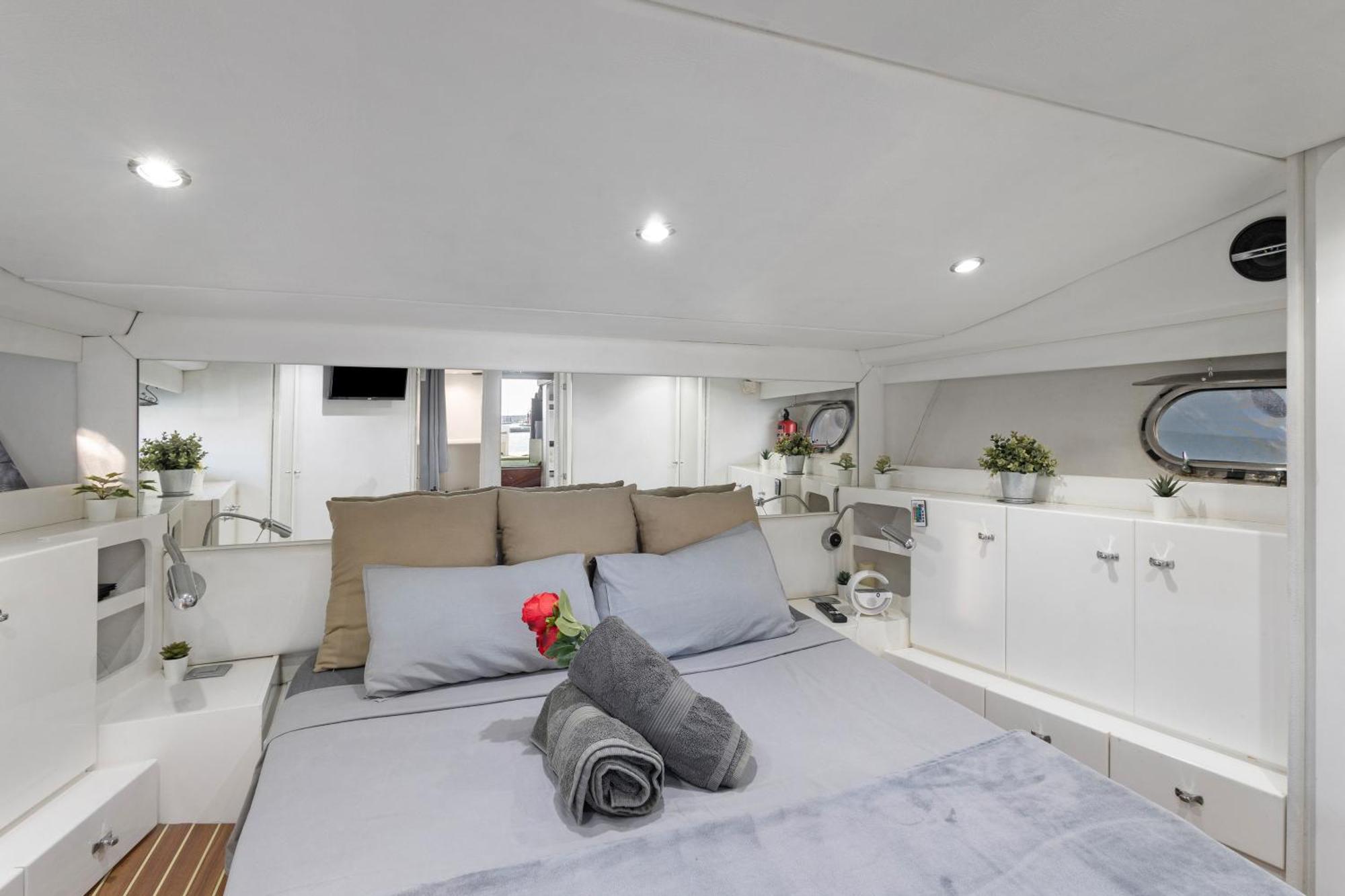 Barco Muy Romantico Con Parking Barcelona