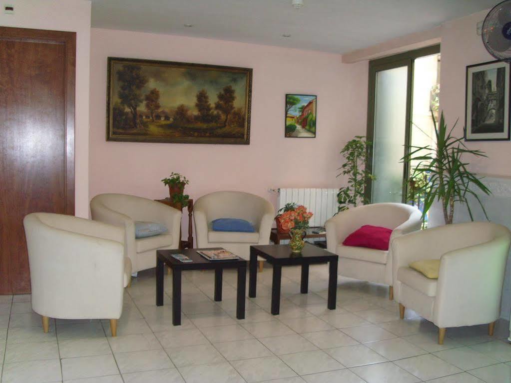 Coral Guest house 2*