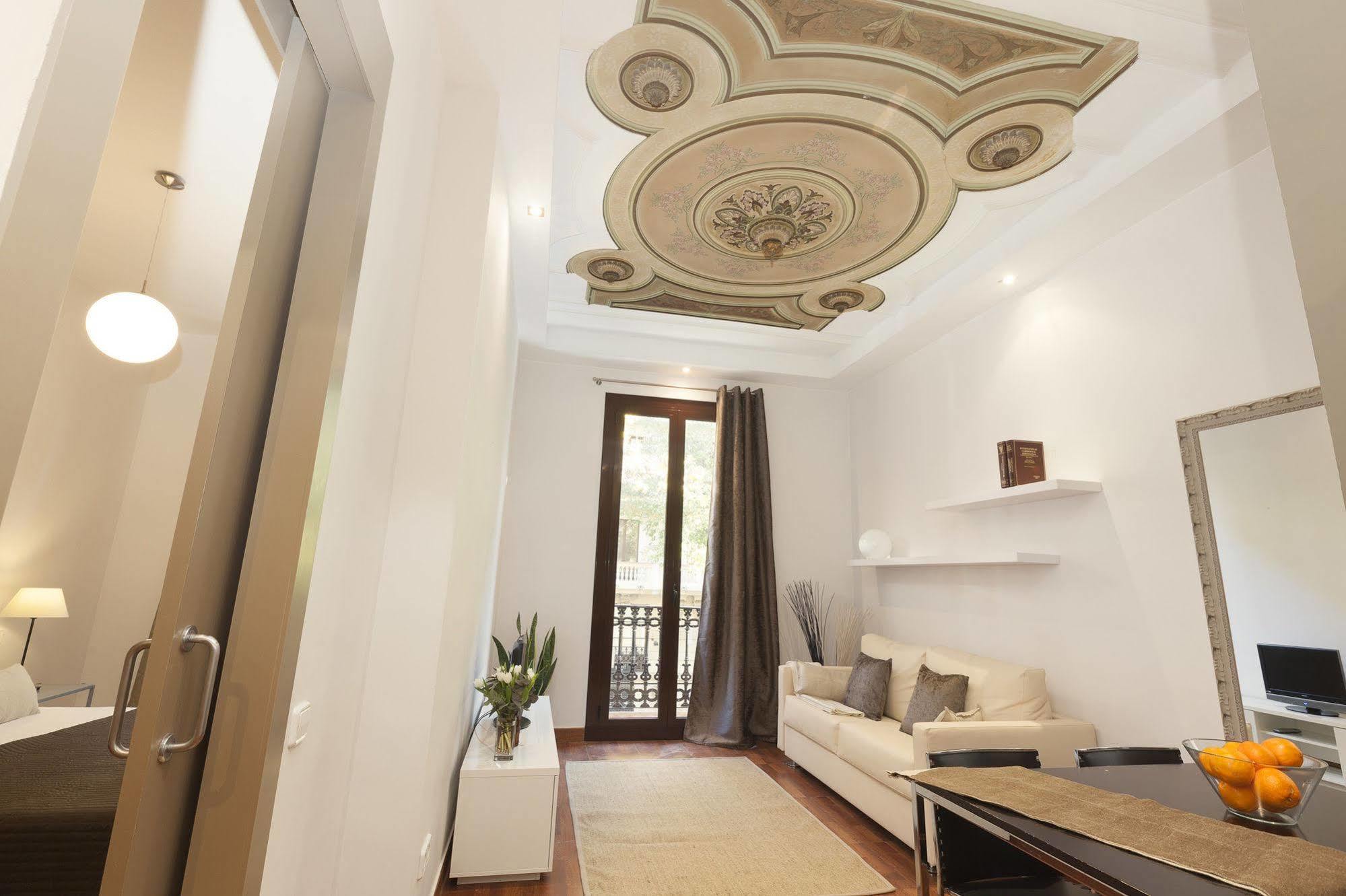 Easy Sleep Gaudi Terrace Apartment Barcelona