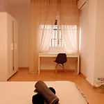 City Center Double Sunny Room Fgc