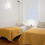 Lodging Apartments Rambla Catalunya - Miro