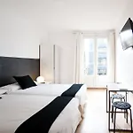 Super Balmes Guest House
