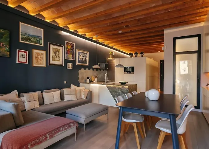 Fully Equipped Upscale Loft Weekly Cleaning Incl