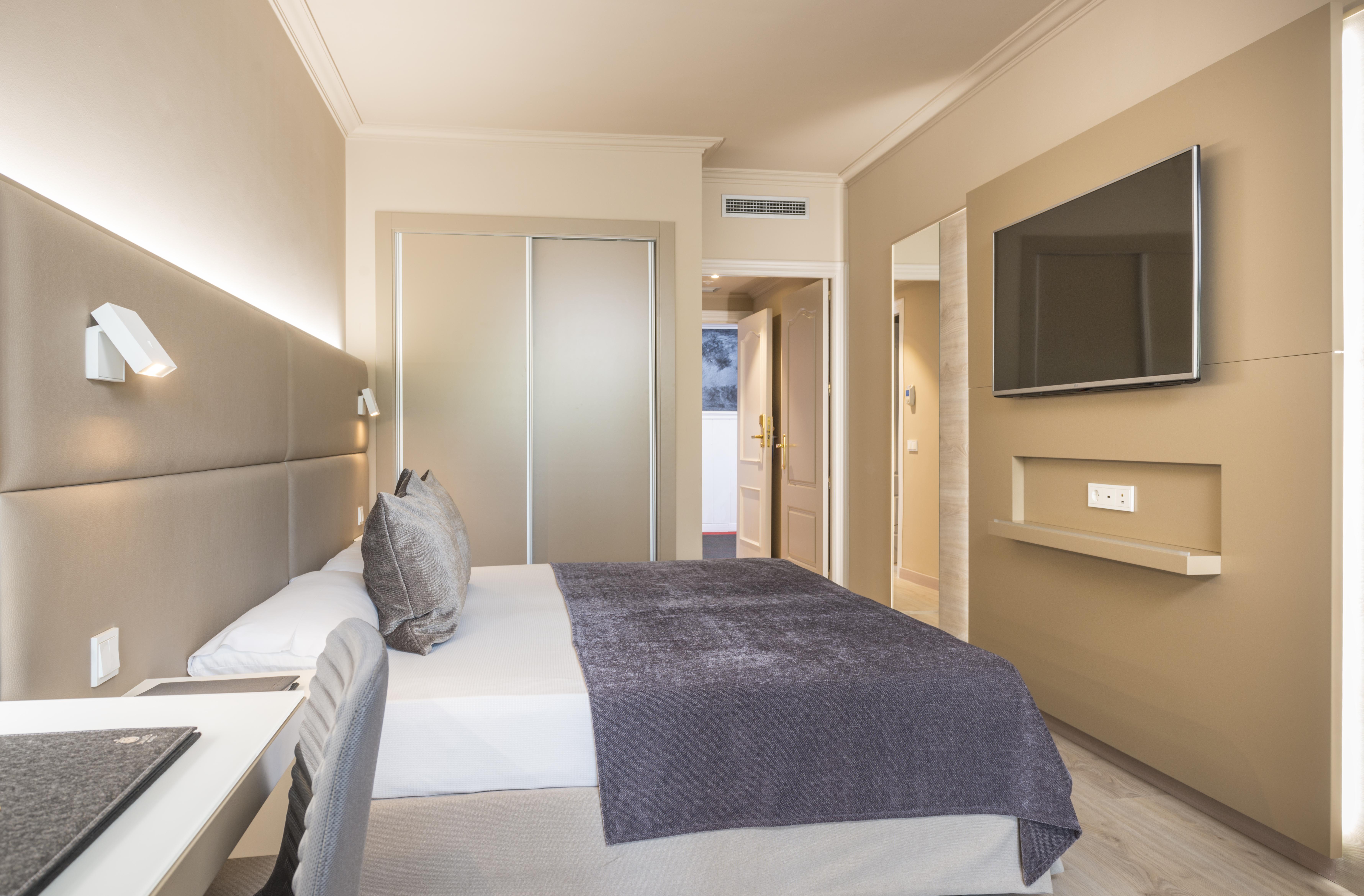Salles Pere Iv Hotel 4*