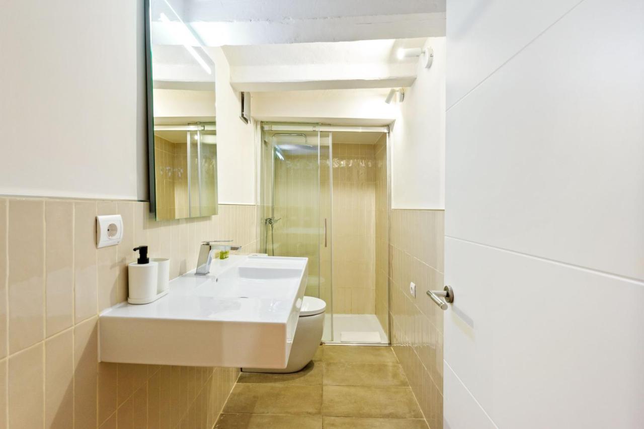 Apartment Quiet Gem With Jacuzzi In The Center Barcelona