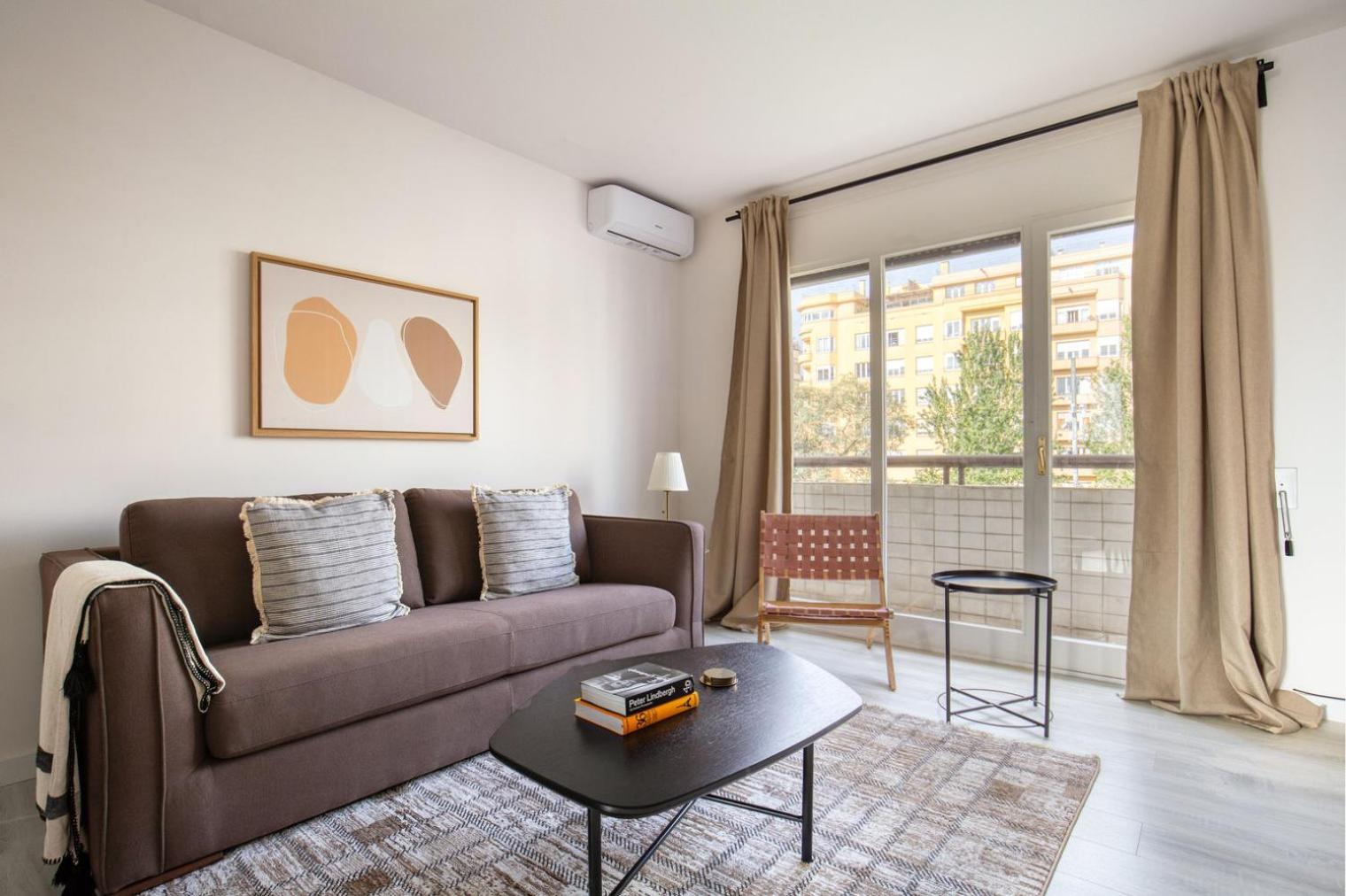 Blueground Galvany Balcony Bcn-114 *