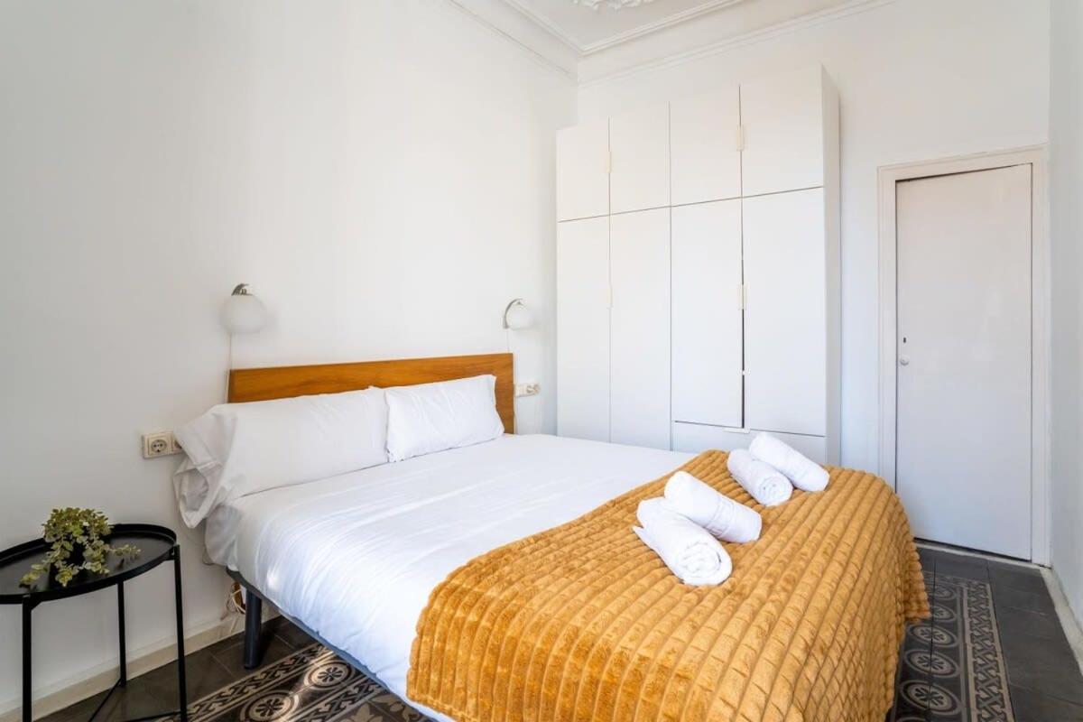 Apartamento Gran Via Historic Catalan 4bd Only For Families Or Business Groups Barcelona