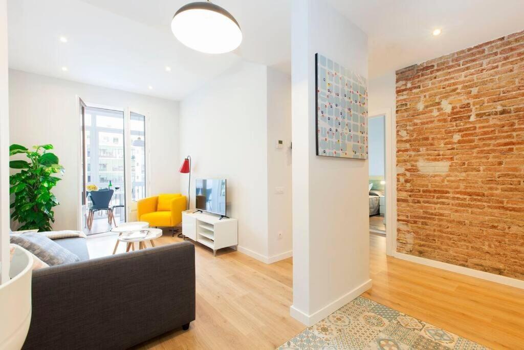 Perfectly Located 4bed 4bath In Eixample Appartement