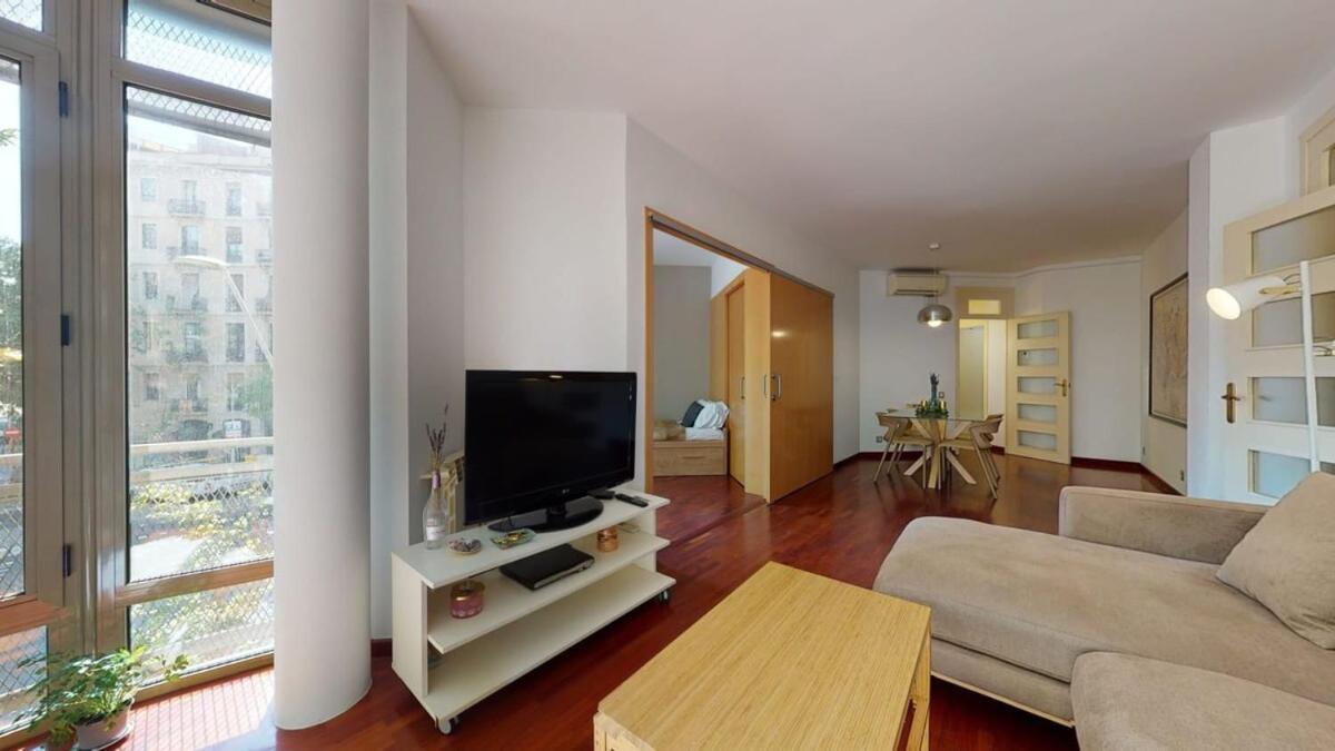 Modern And Bright Three-bedroom In Eixample Appartement Barcelona