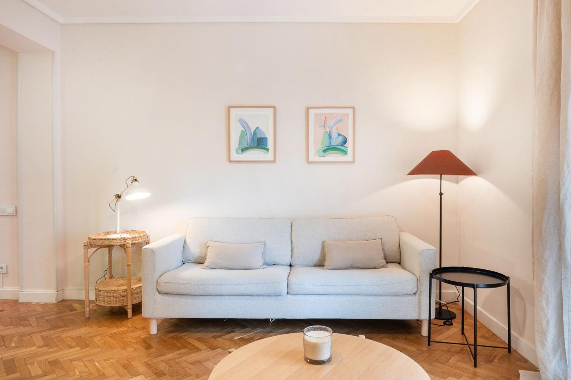 Warmth And Comfort In The Sought-after Eixample Apartment