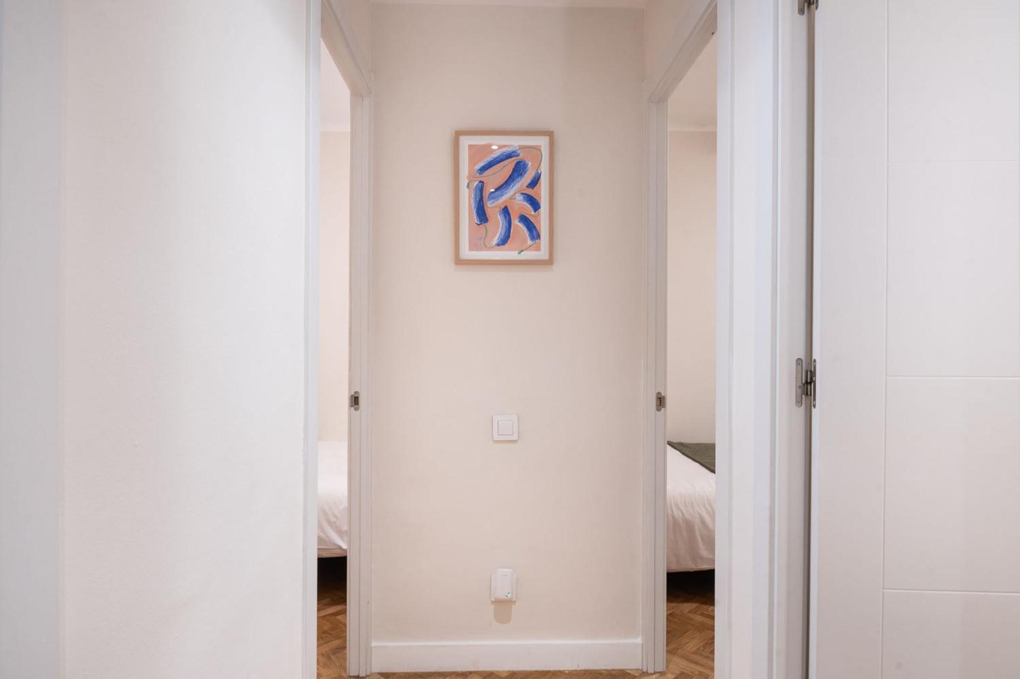 Warmth And Comfort In The Sought-after Eixample Apartment *