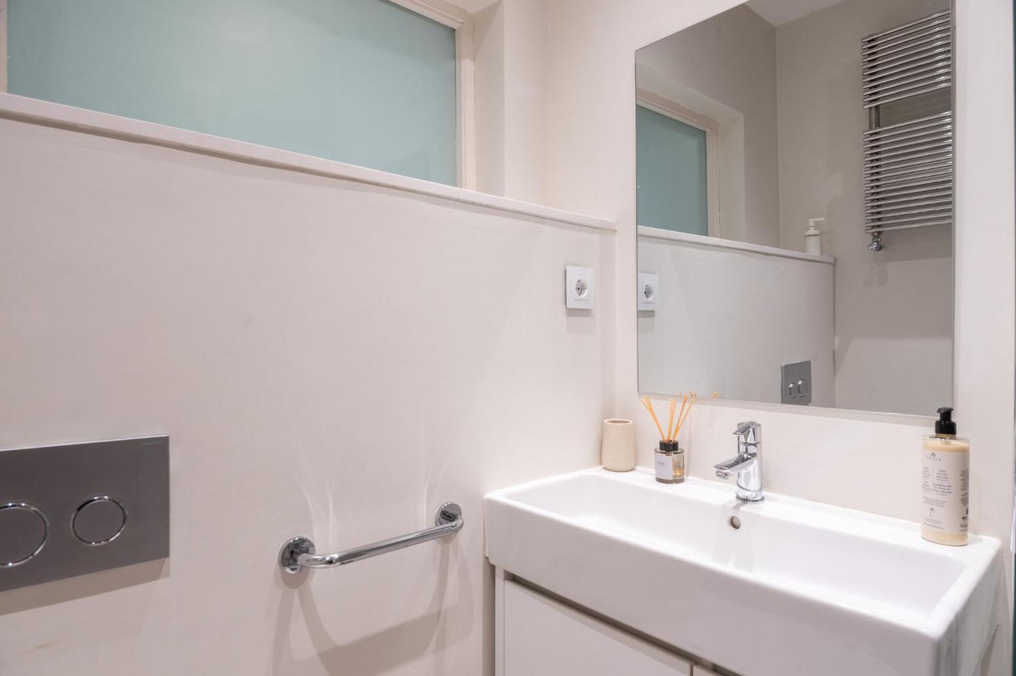 Apartment Warmth And Comfort In The Sought-after Eixample