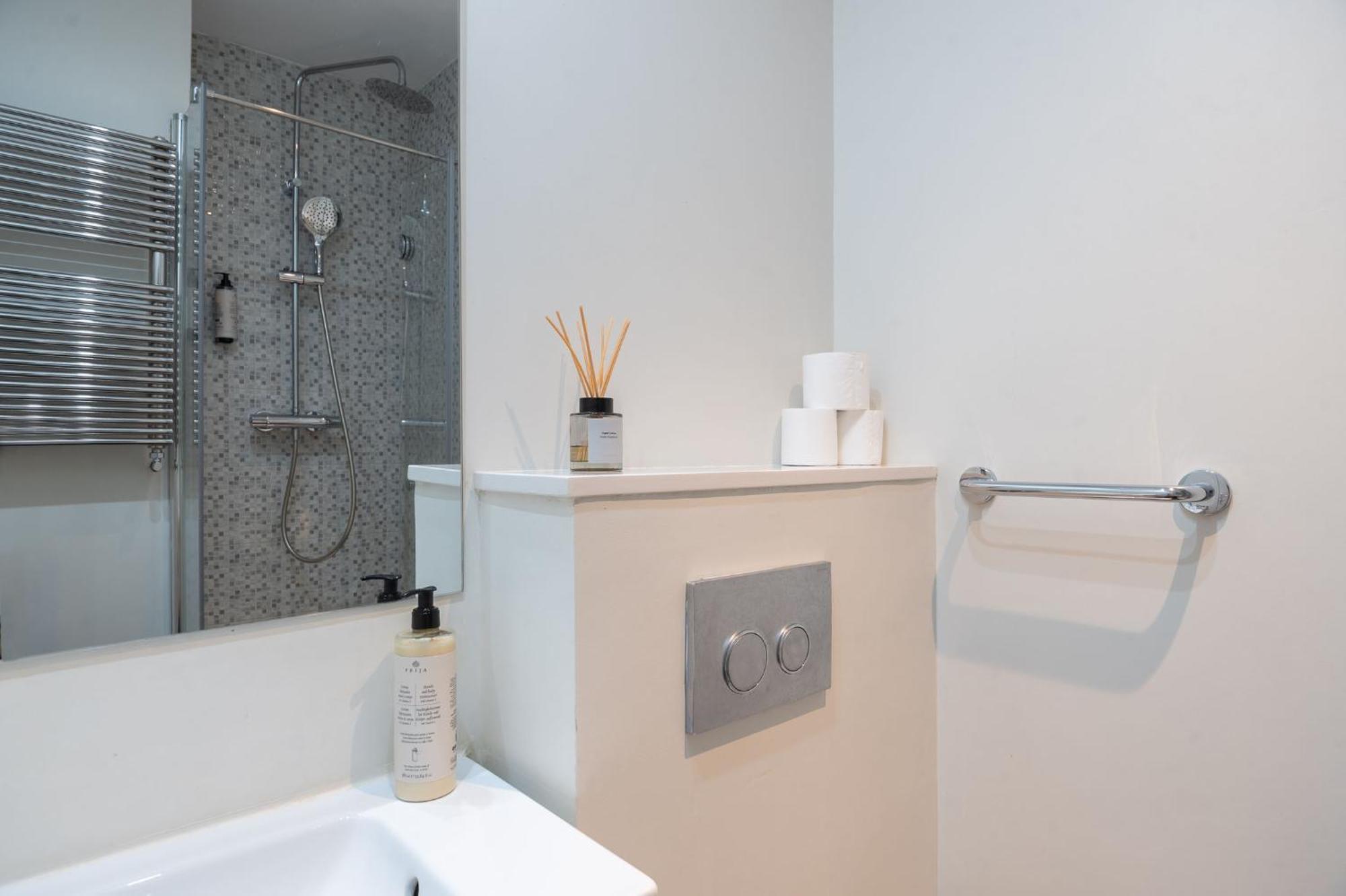 Warmth And Comfort In The Sought-after Eixample Apartment Barcelona