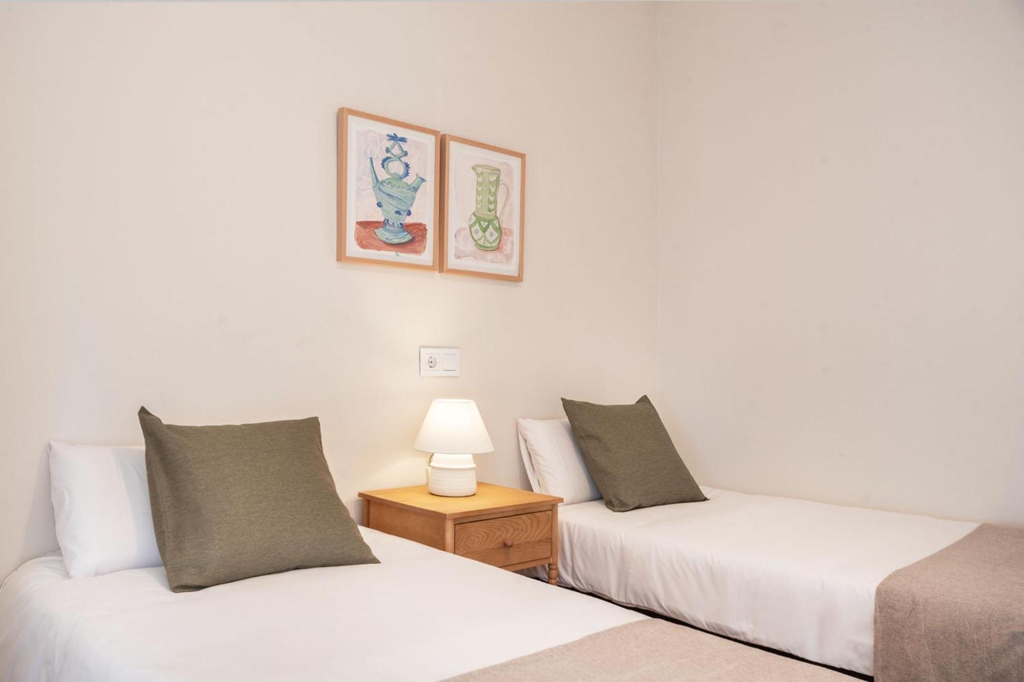 Warmth And Comfort In The Sought-after Eixample Apartment