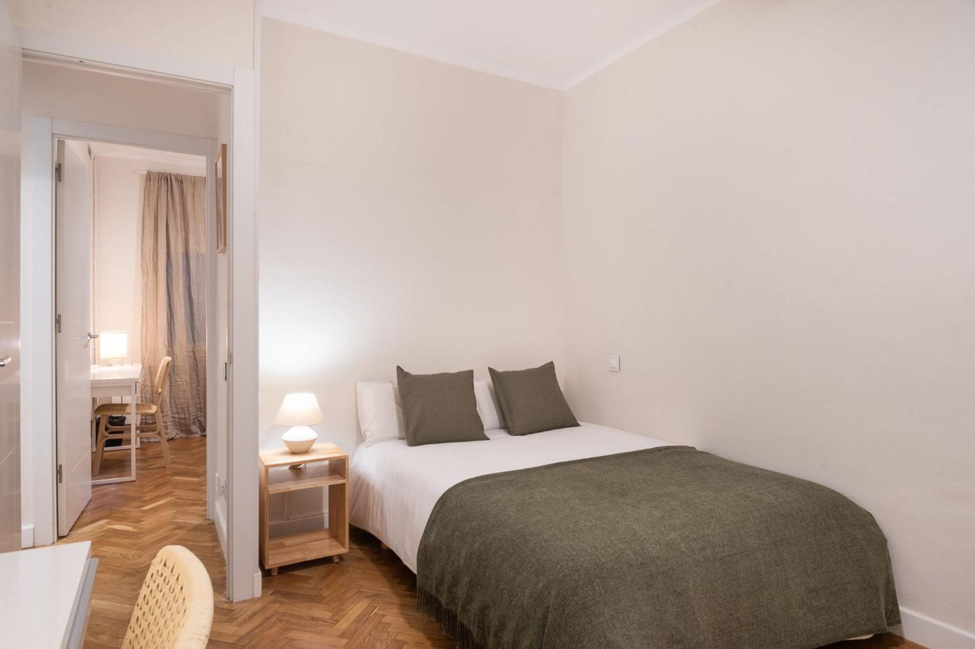 Warmth And Comfort In The Sought-after Eixample Apartment *