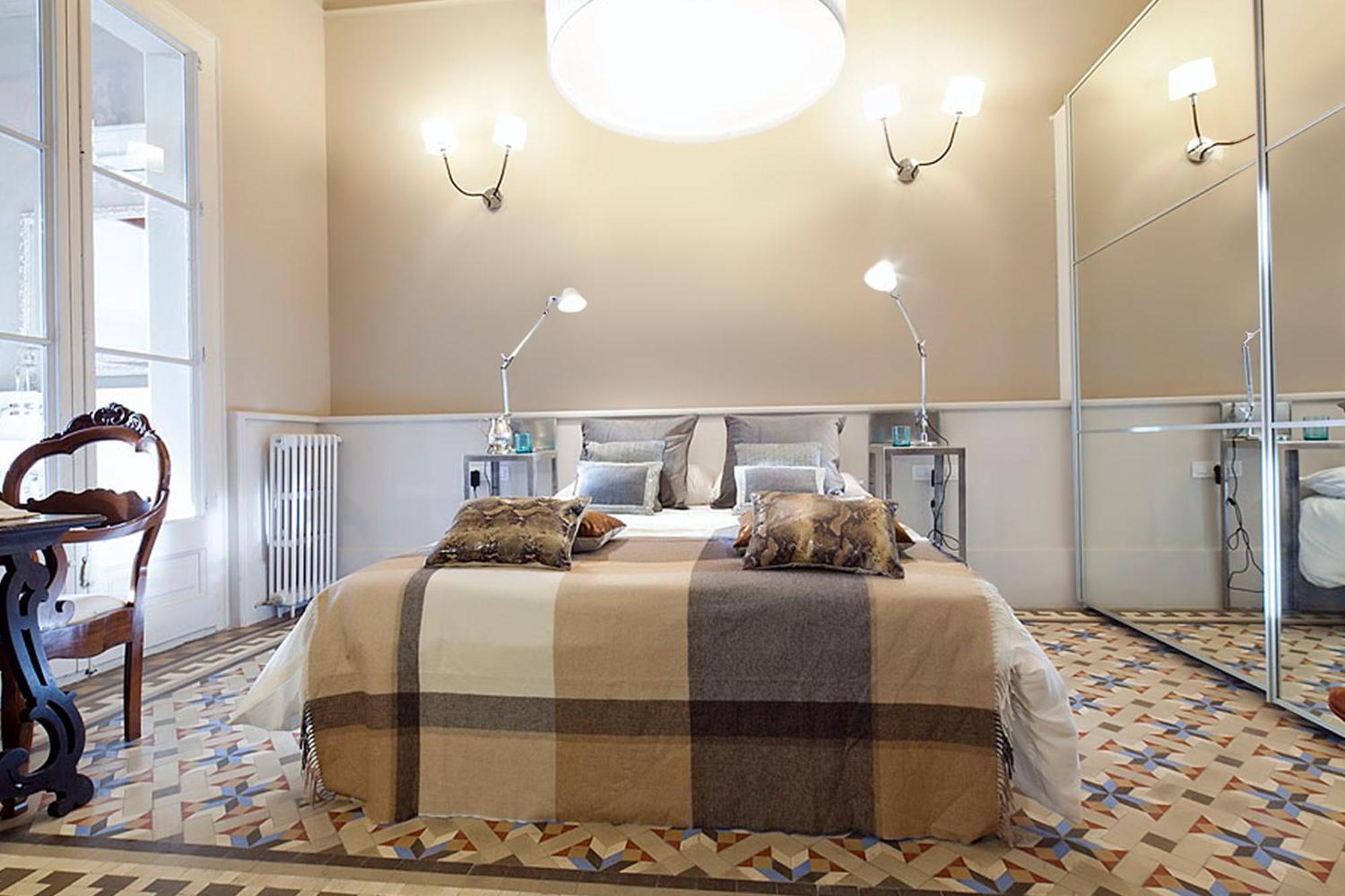 My Space Emirates - In Rambla De Catalunya Apartment *