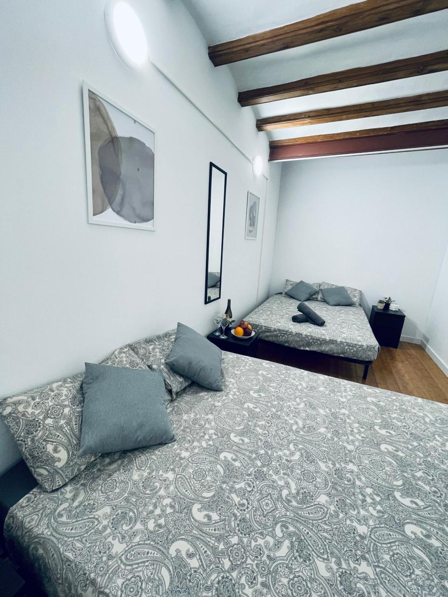 Nou De La Rambla 2 Bed & Breakfast