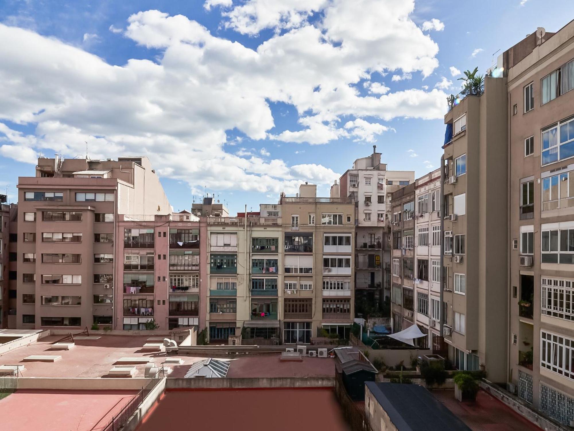 Apartment Modern In Eixample With Sea Near Barcelona