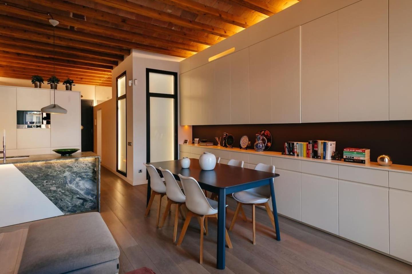 Apartment Fully Equipped Upscale Loft Weekly Cleaning Incl *