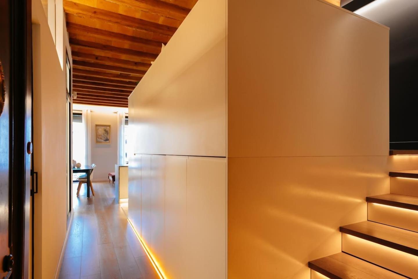 Fully Equipped Upscale Loft Weekly Cleaning Incl Barcelona