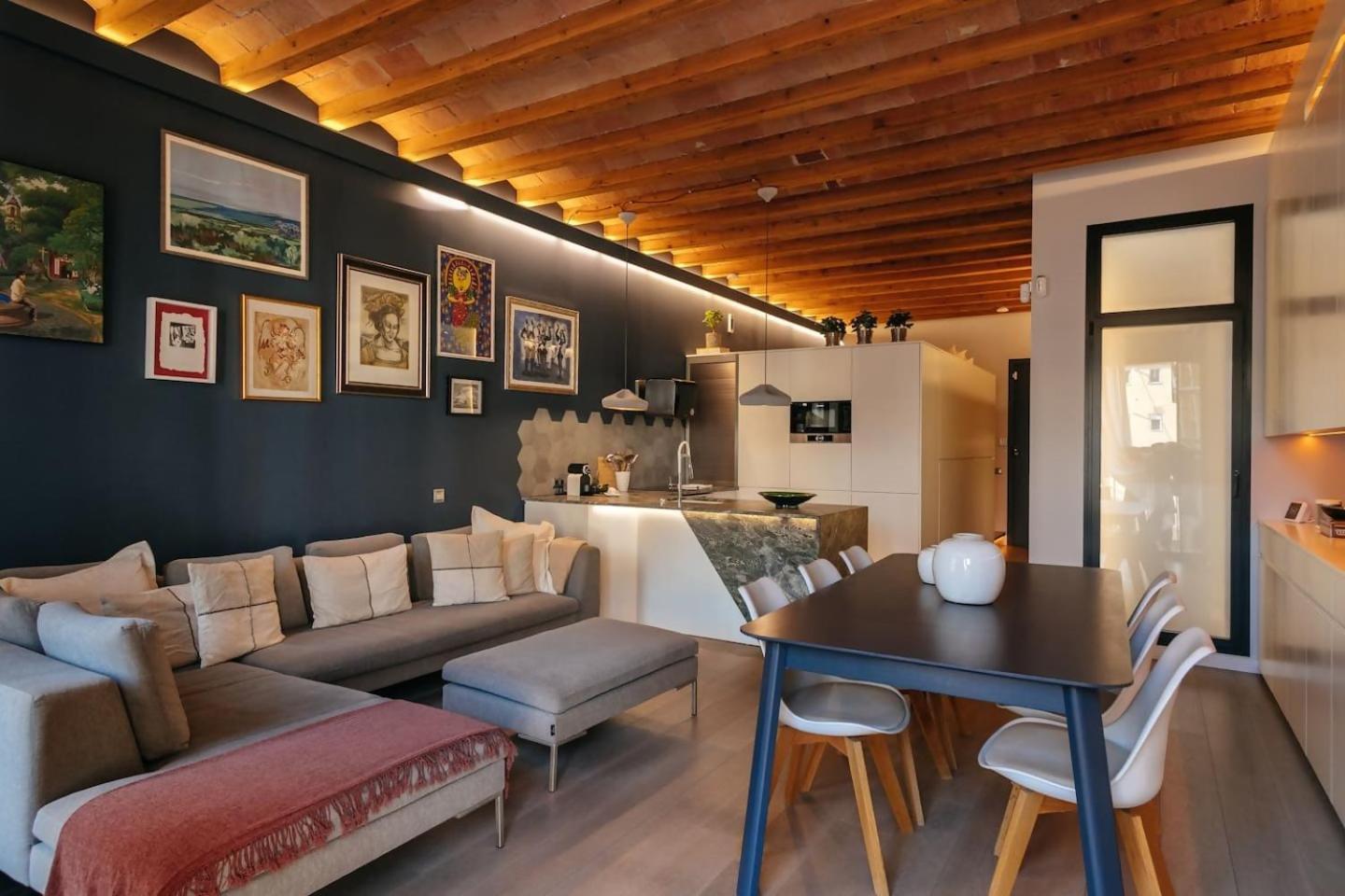 Fully Equipped Upscale Loft Weekly Cleaning Incl Barcelona