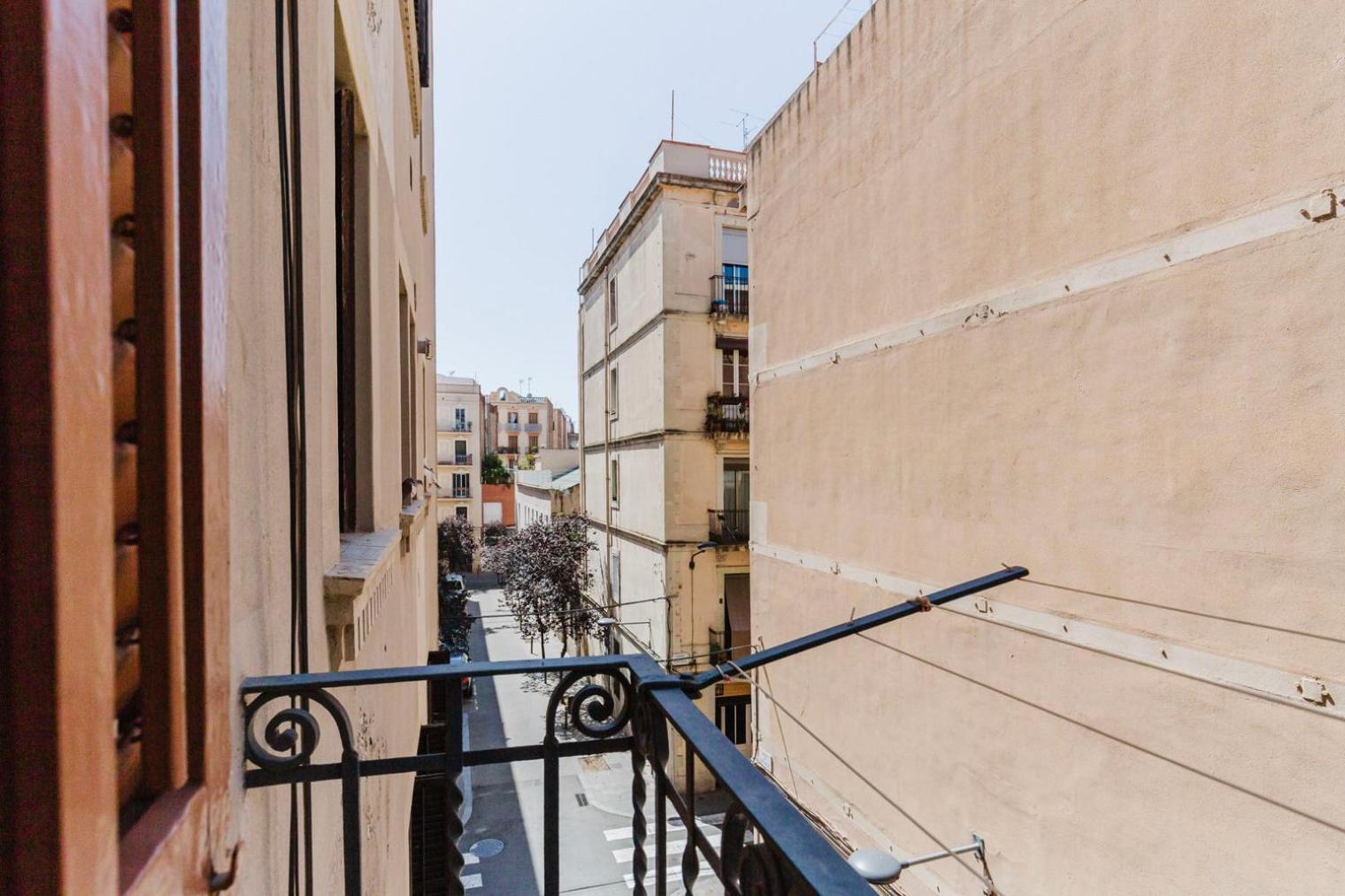 Blueground De Gracia Balcony Elev Washer Bcn-148