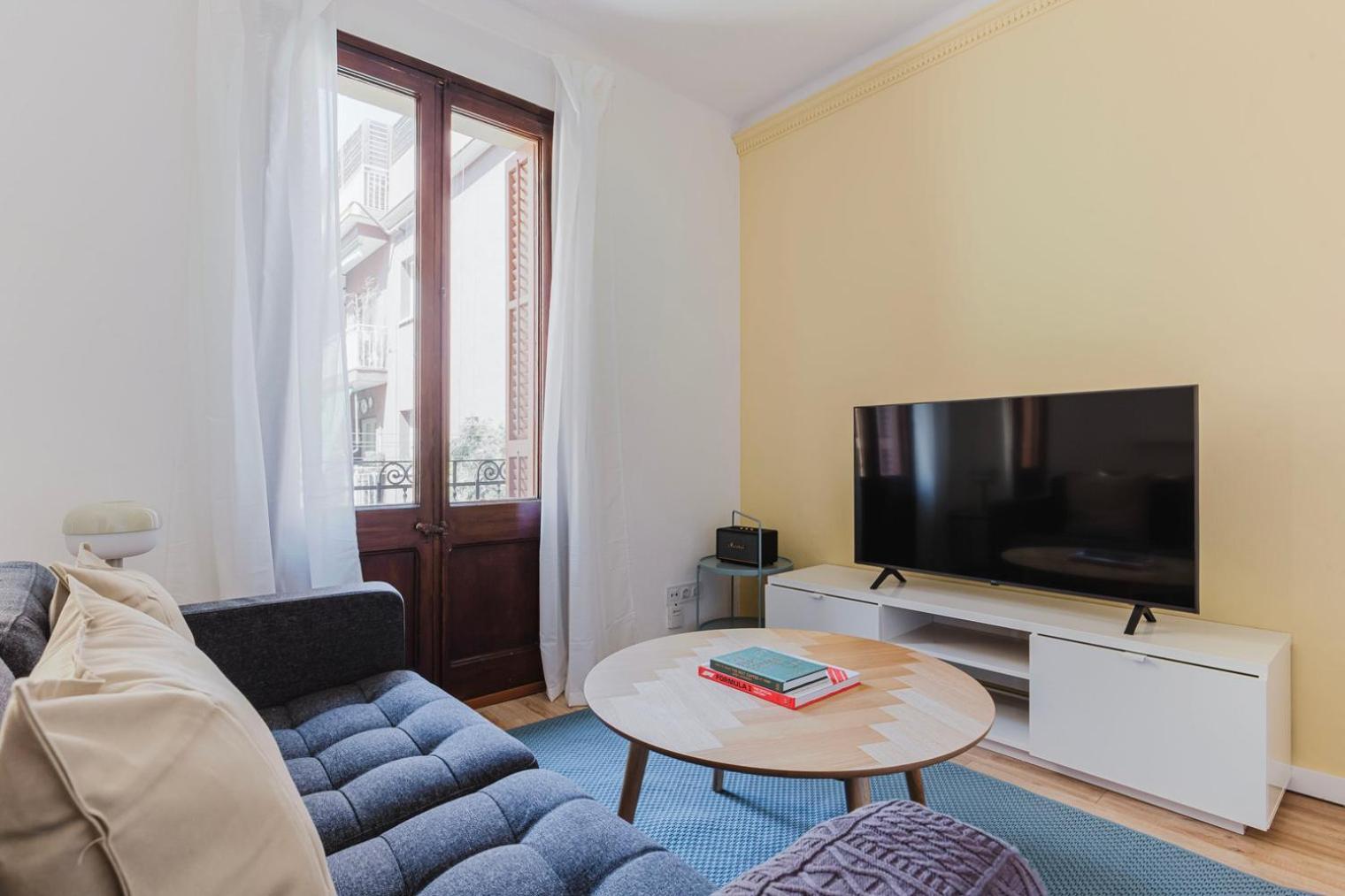 Blueground De Gracia Balcony Elev Washer Bcn-148 *