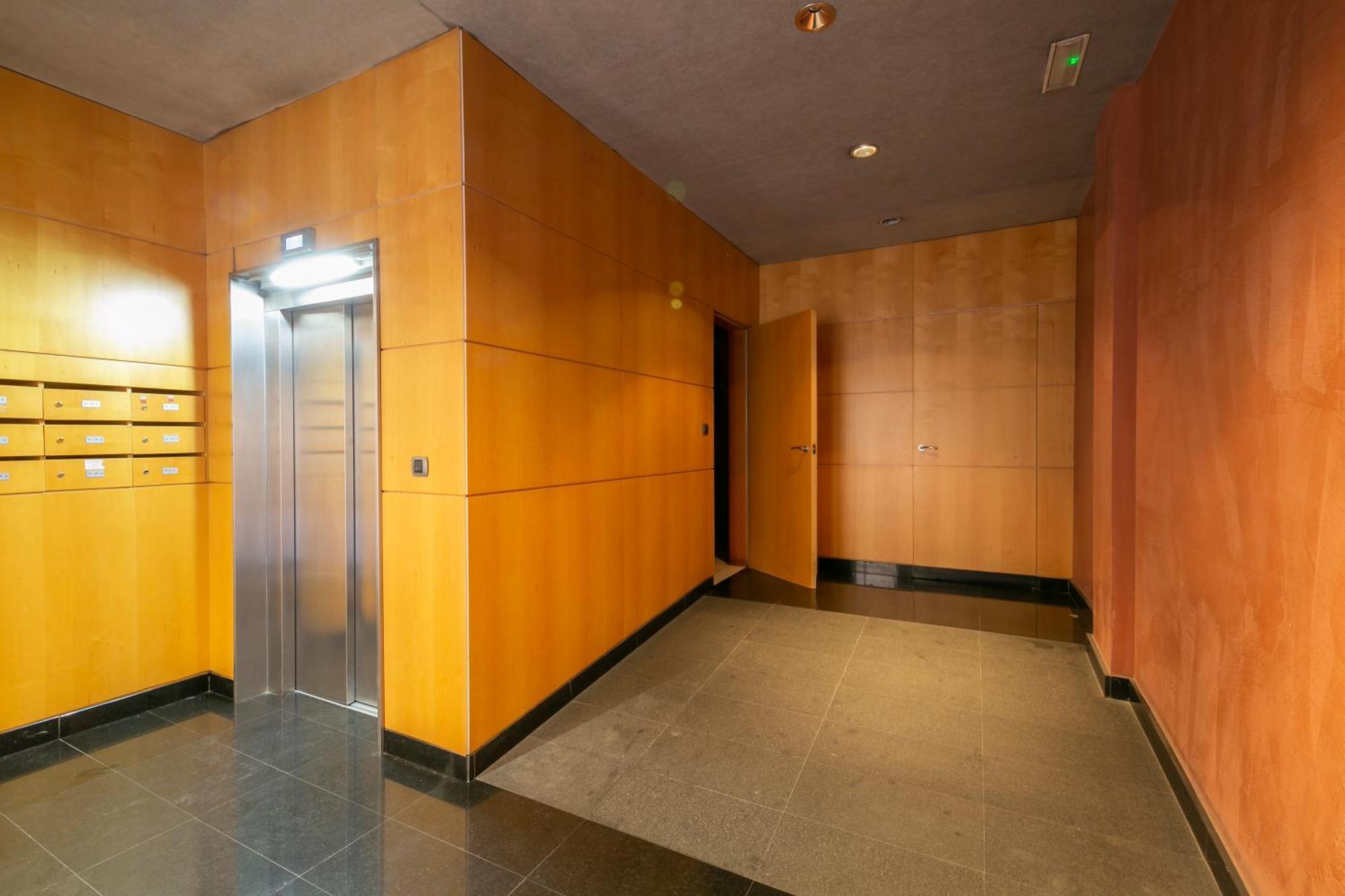Near Ramblas 3 Flat Min 32 Days Parking Optional Apartamento