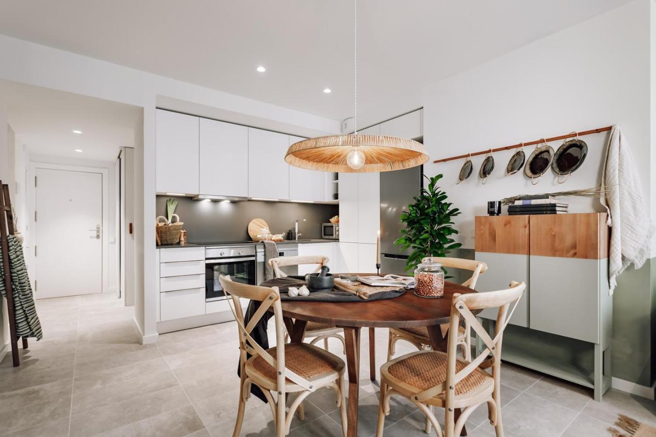 Mojacar - 2 Bedrooms In Eixample Esquerra Apartment Barcelona