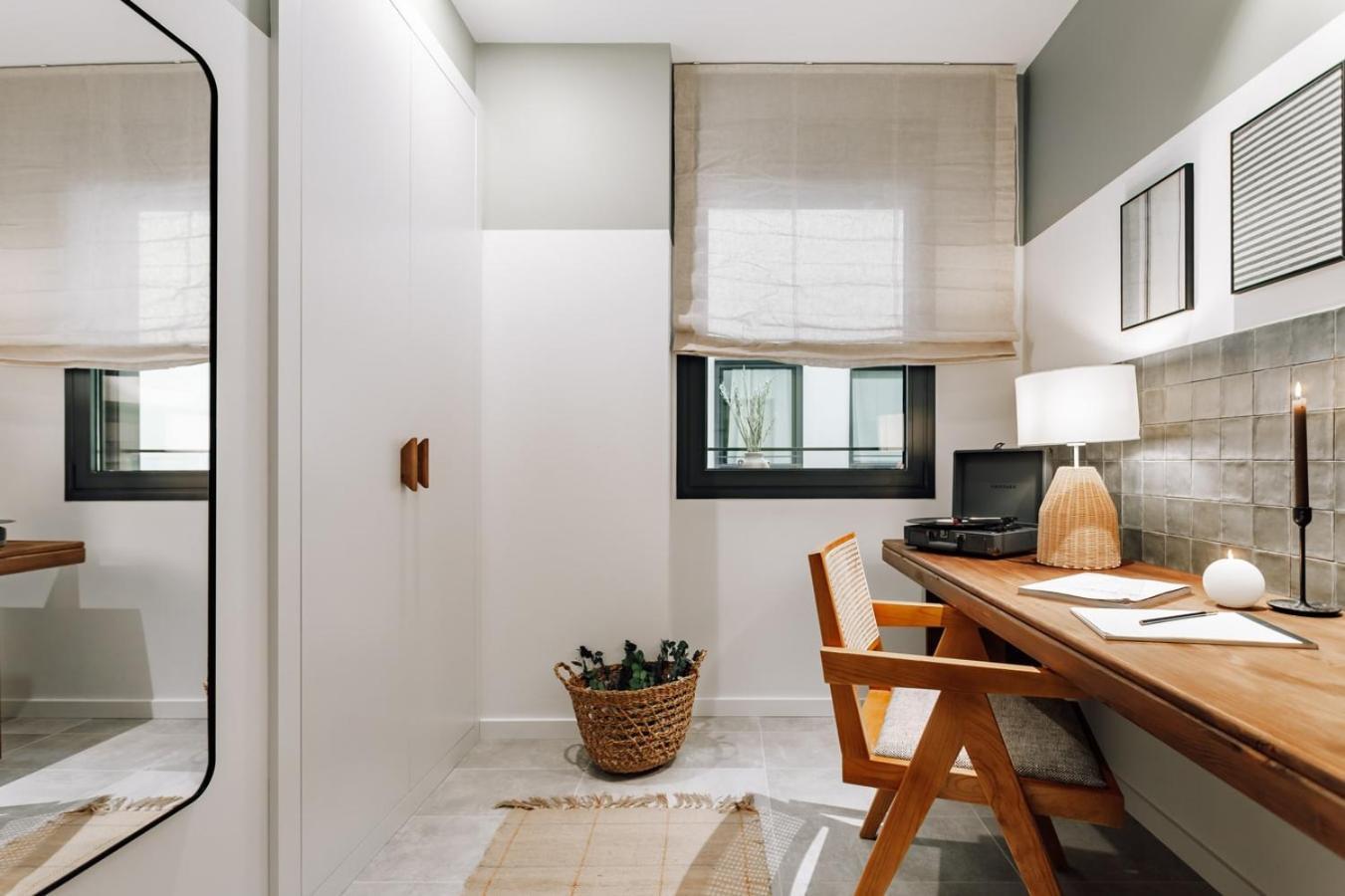 Mojacar - 2 Bedrooms In Eixample Esquerra