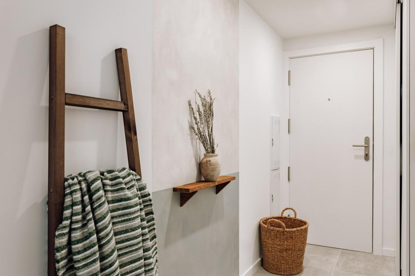 Mojacar - 2 Bedrooms In Eixample Esquerra Apartment Barcelona