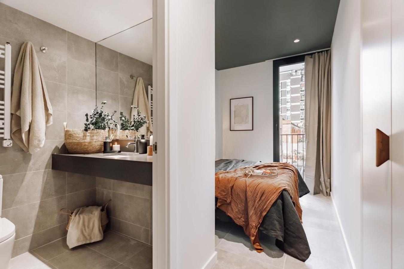 Apartment Mojacar - 2 Bedrooms In Eixample Esquerra Barcelona