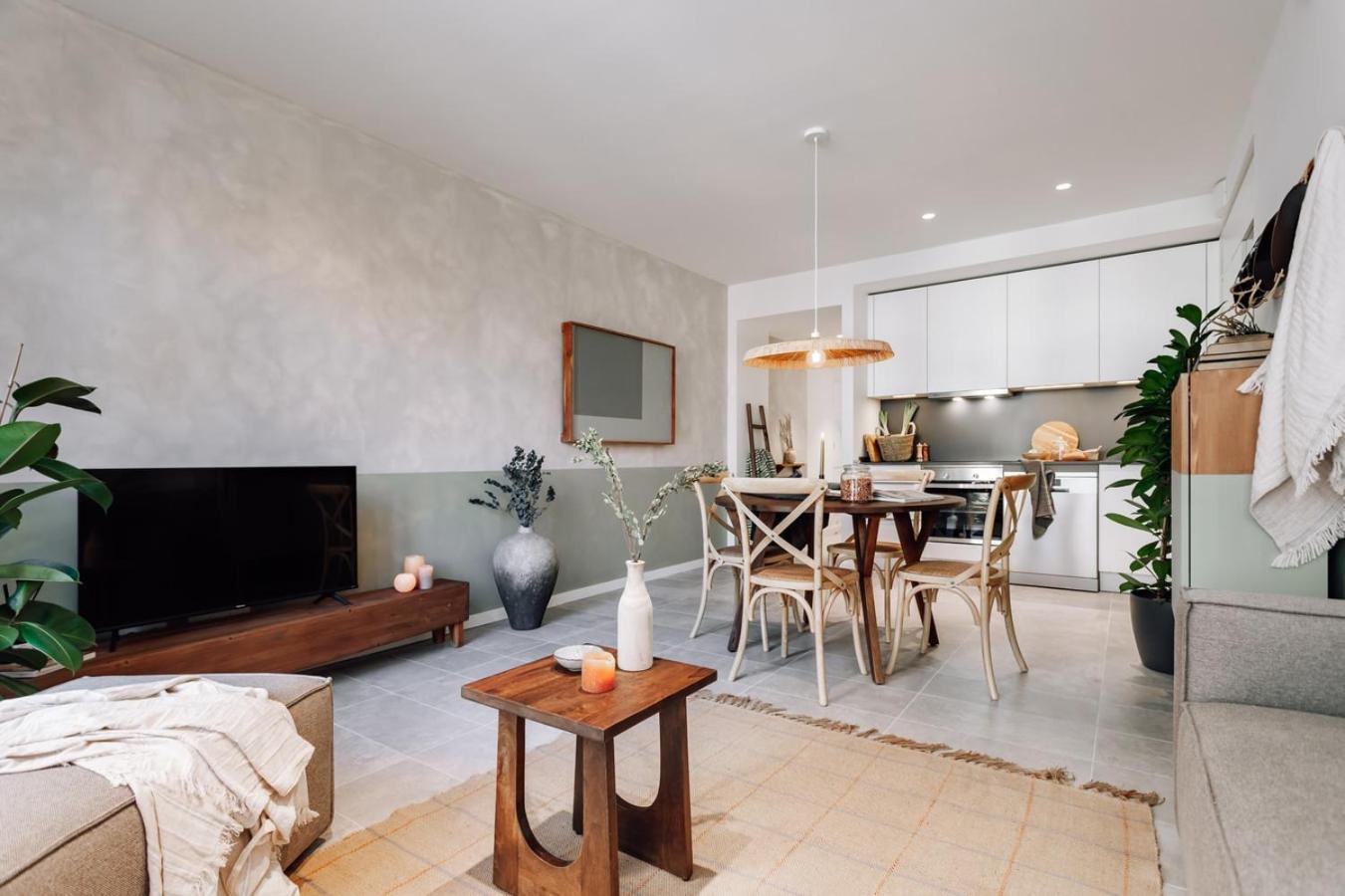 Mojacar - 2 Bedrooms In Eixample Esquerra Apartment Barcelona