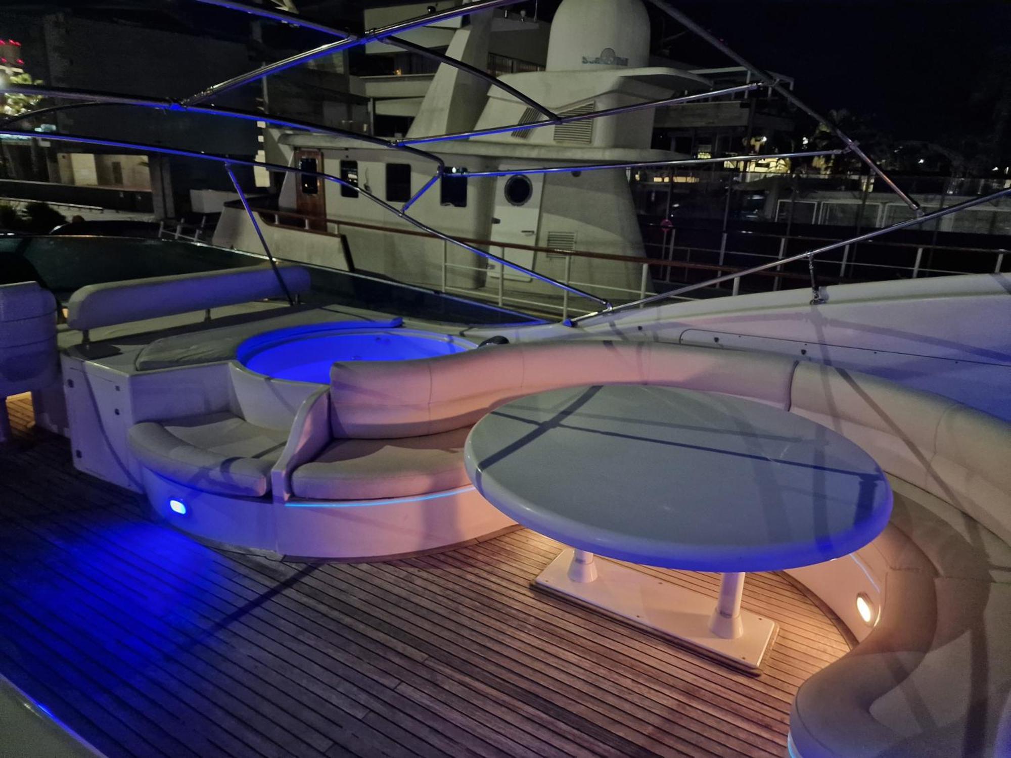 Beautiful Motor Yacht * Barcelona