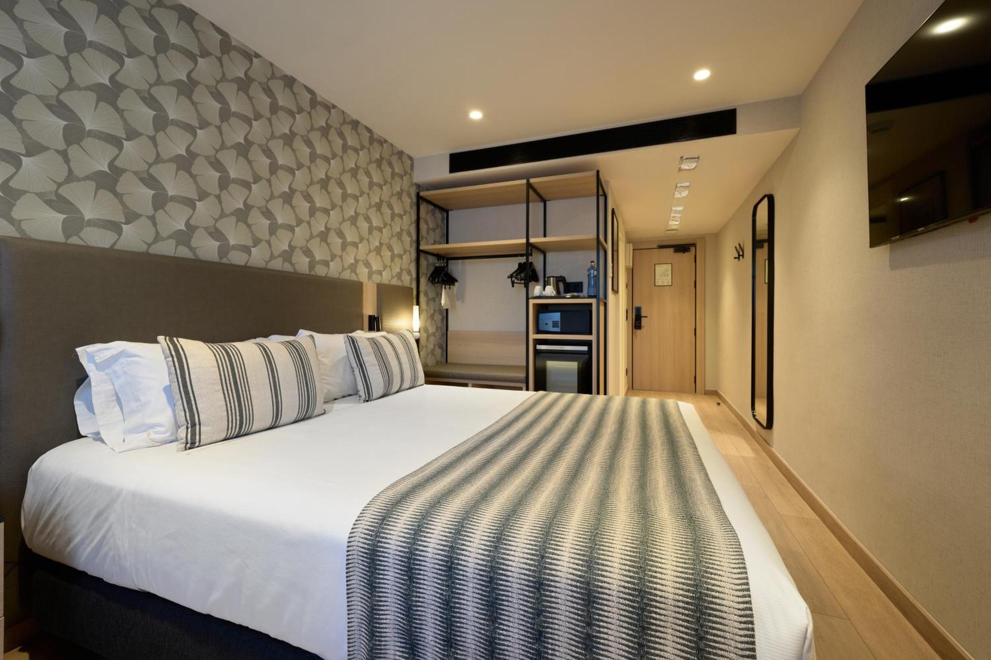 Catalonia Park Gueell Hotel 3*