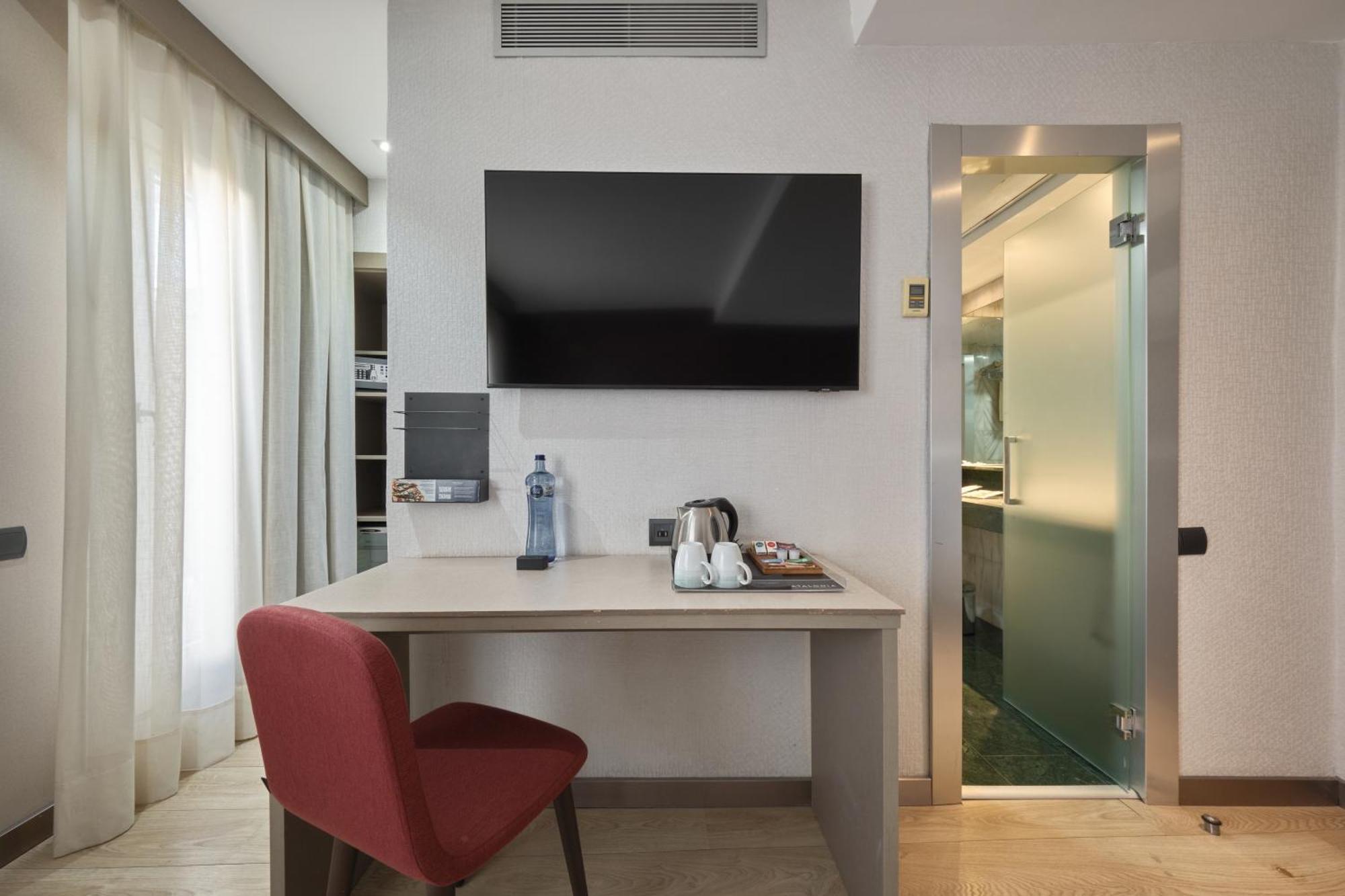 Catalonia Park Gueell Hotel