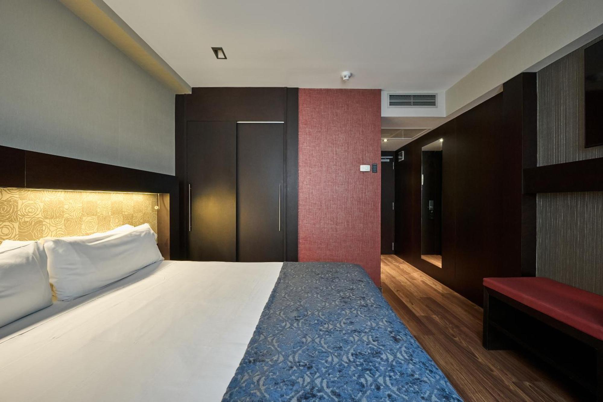 Catalonia Port Hotel 4*