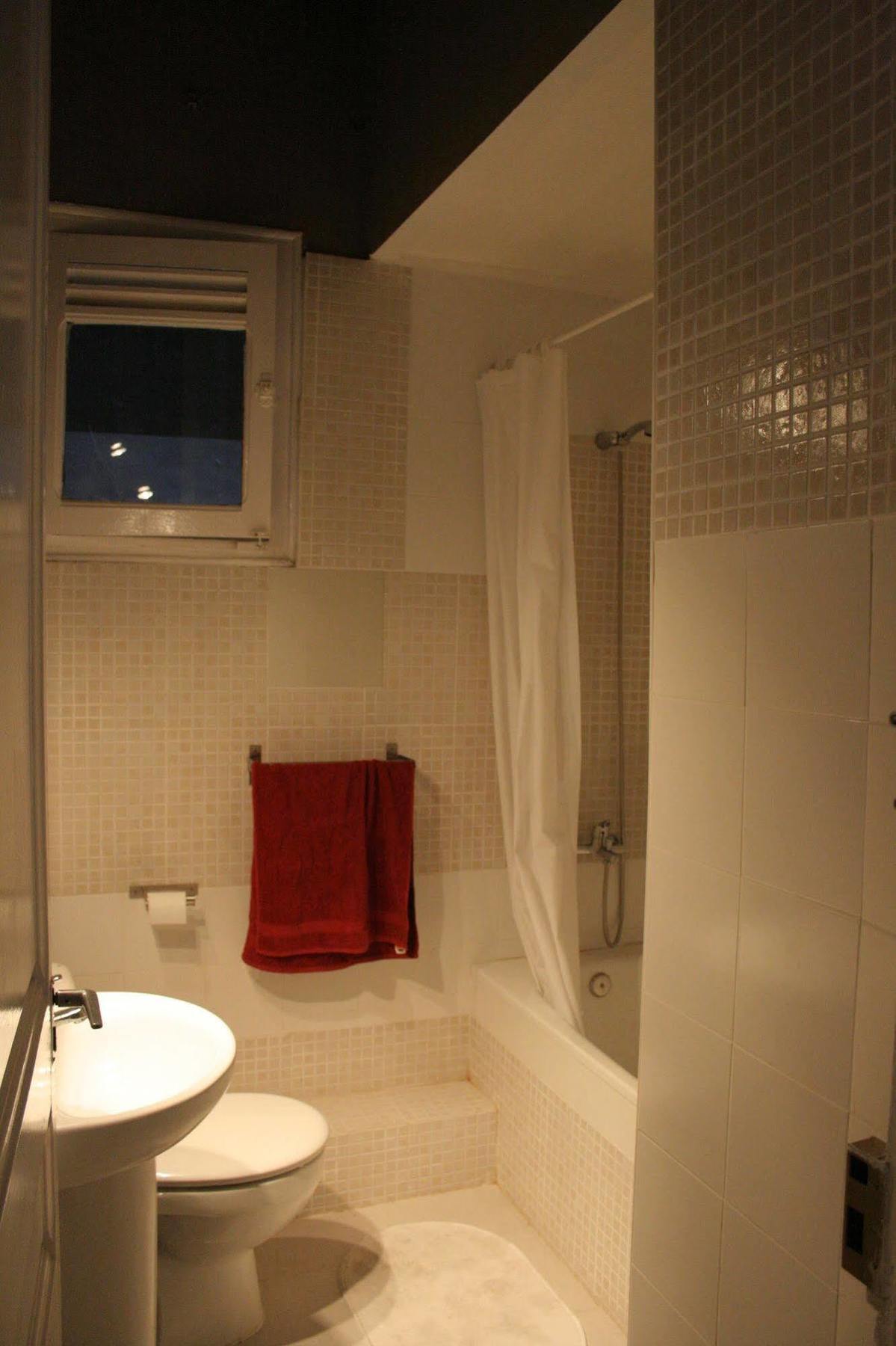 Diagonal Apartment *