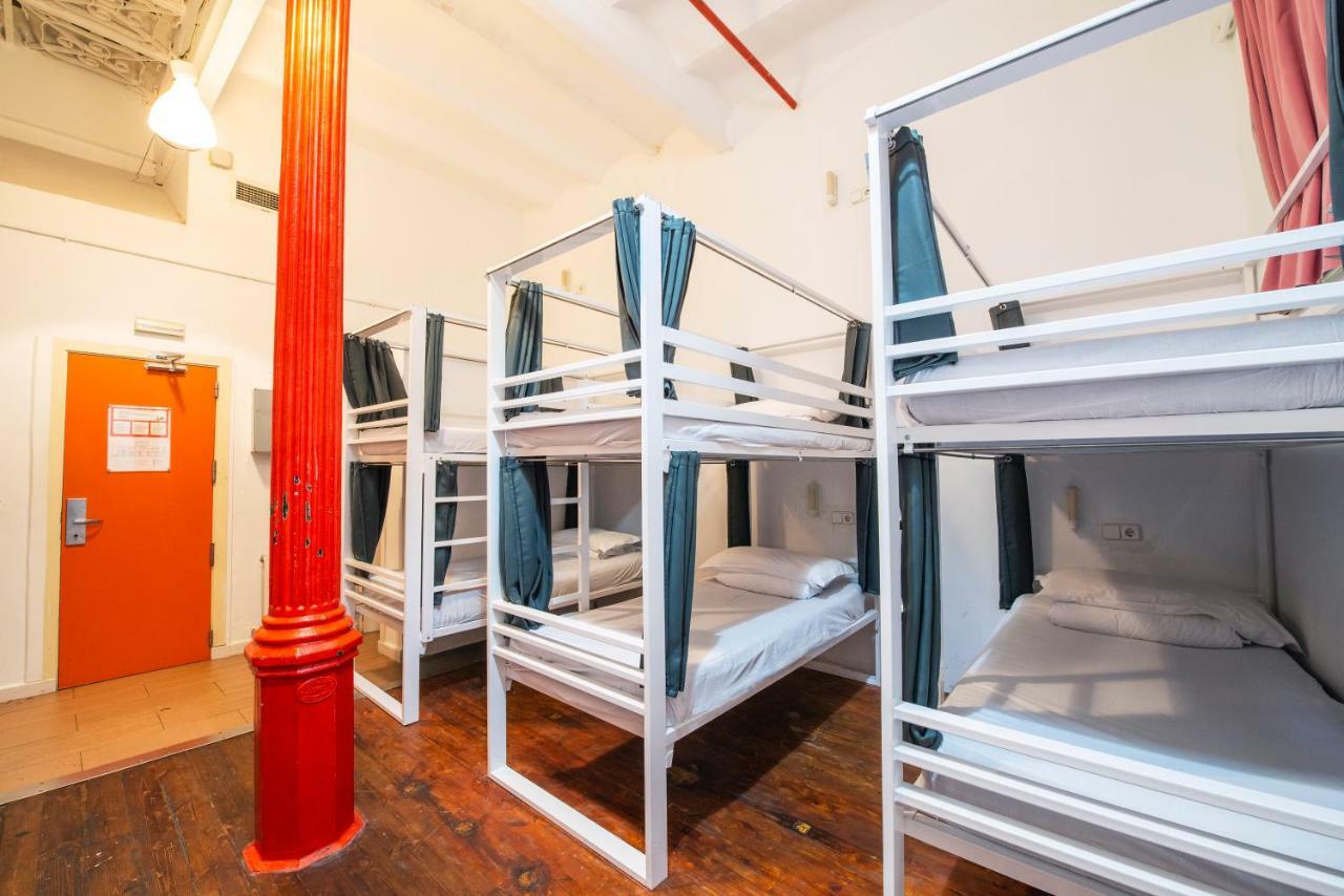 Safestay Gothic Hostel *