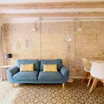 Revamped Historic 3 Rooms Apartment In Barcelona Center