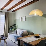 Plaza Catalunya Recently Renovated 5Bd-4Bth
