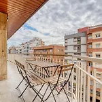 Blueground Galvany Balcony Furnished Bcn-127