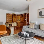 Blueground Galvany Balcony Furnished Bcn-127
