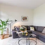 My Space Barcelona - Spacious And Modern Apartment Near The Hospital Clinic
