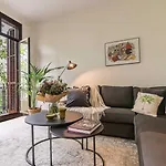 My Space Barcelona - Spacious And Modern Apartment Near The Hospital Clinic