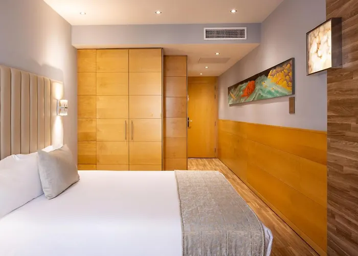 Sansi Diputació Hotel