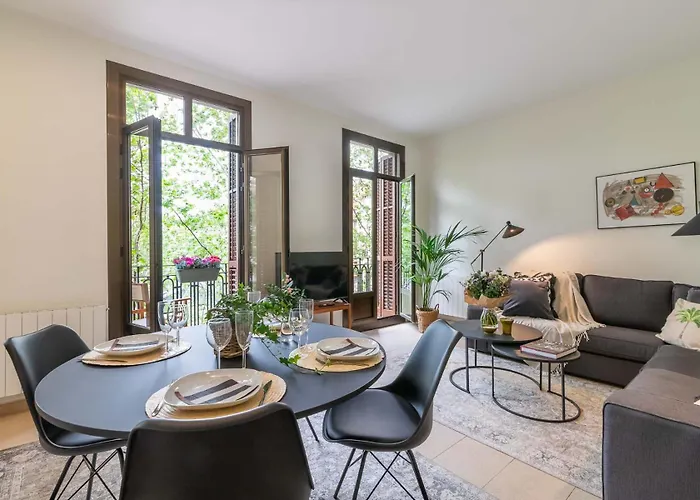 My Space Barcelona - Spacious And Modern Apartment Near The Hospital Clinic